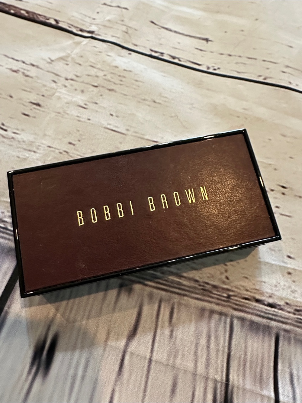 Bobbi Brown Eyeshadow Trio Palette in Taupe, Shimmer Gold, Deep Brown - Picture 3 of 4